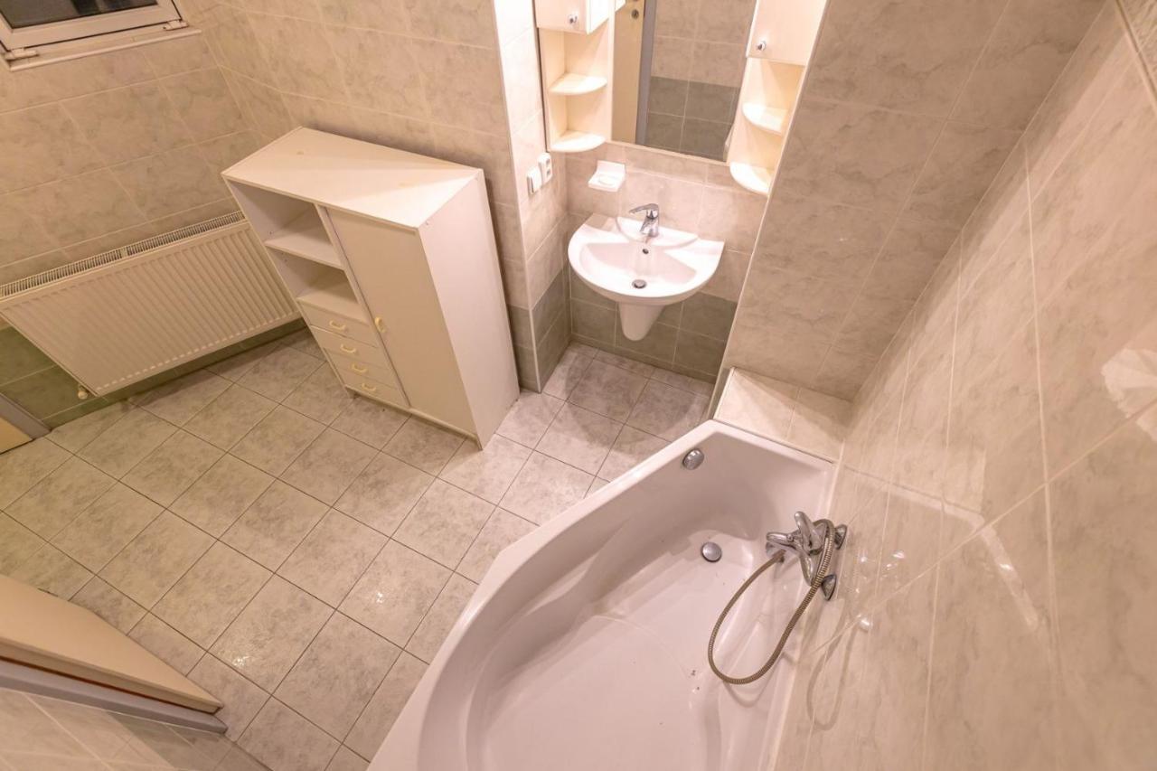 Iren Apartment Братислава Экстерьер фото