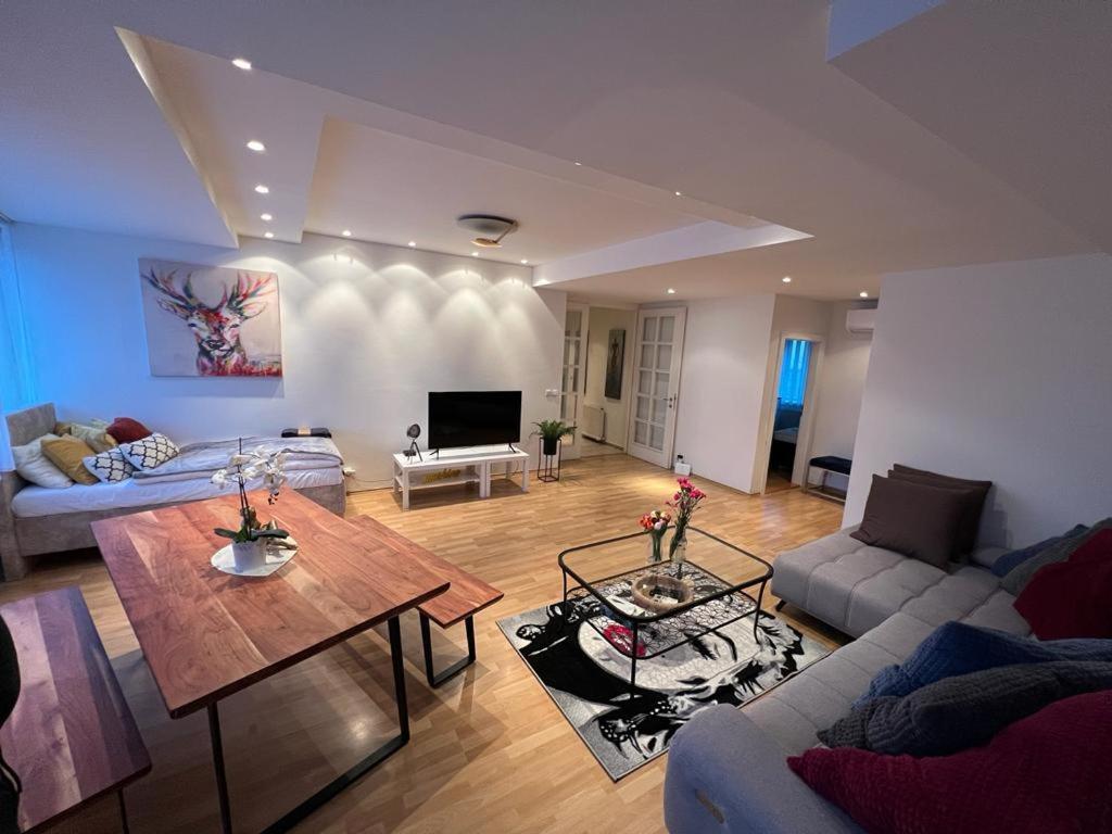 Iren Apartment Братислава Экстерьер фото